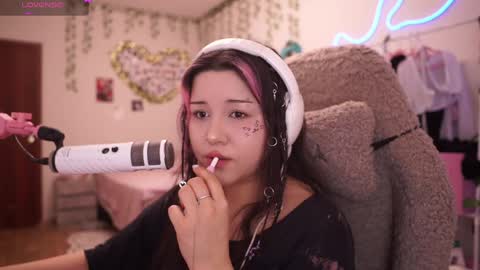 roxysuh online show from April 12, 2026, 8:08 am