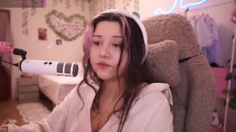 roxysuh online show from April 18, 2026, 8:29 am