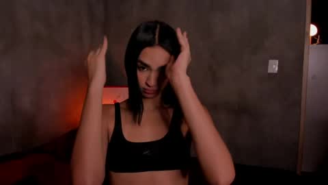 Snapshot of roxyy_x chatting on June 10, 2026, 2:23 am val online show from June 10, 2026, 2:23 am