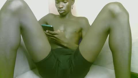 Snapshot of royalty254 chatting on April 28, 2026, 9:25 am royalty254 online show from April 28, 2026, 9:25 am