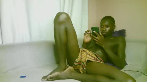 Snapshot of royalty254 chatting on May 1, 2026, 8:24 pm royalty254 online show from May 1, 2026, 8:24 pm