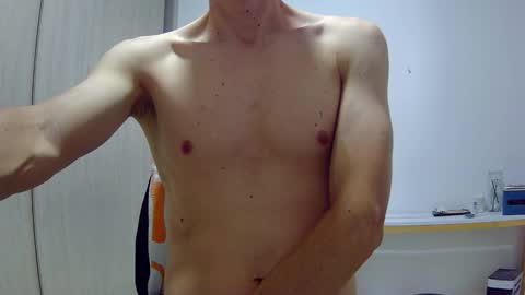 Snapshot of royyourtoy chatting on January 15, 2026, 1:54 am Roy online show from January 15, 2026, 1:54 am