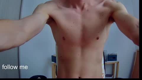 Snapshot of royyourtoy chatting on February 18, 2026, 7:10 pm Roy online show from February 18, 2026, 7:10 pm