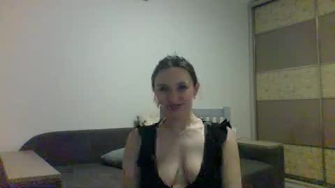 Roza05x online show from April 15, 2026, 7:58 pm