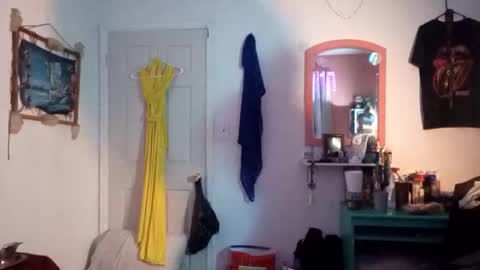 rraineonme online show from April 11, 2026, 7:24 am