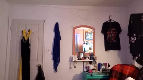 rraineonme online show from April 20, 2026, 3:53 am