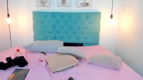 Rubii online show from January 7, 2025, 1:49 am