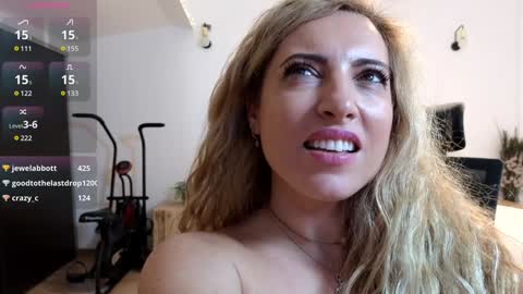 Snapshot of ruby_fit chatting on December 17, 2024, 3:39 am Ruby online show from December 17, 2024, 3:39 am