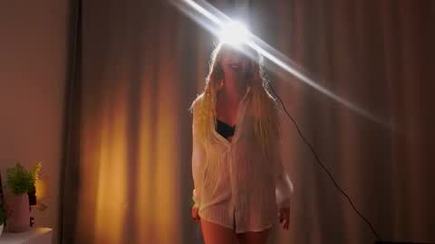 Snapshot of rue_novella chatting on October 9, 2025, 3:10 pm Mila online show from October 9, 2025, 3:10 pm