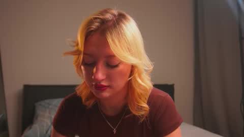 Snapshot of rue_novella chatting on October 15, 2025, 3:45 pm Mila online show from October 15, 2025, 3:45 pm