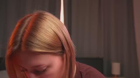 Snapshot of rue_novella chatting on November 21, 2025, 4:22 am Mila online show from November 21, 2025, 4:22 am