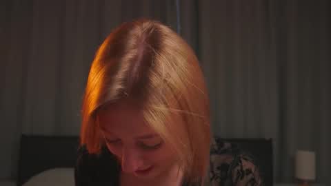 Snapshot of rue_novella chatting on November 24, 2025, 4:12 am Mila online show from November 24, 2025, 4:12 am