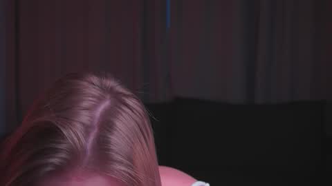 Snapshot of rue_novella chatting on November 27, 2025, 4:14 am Mila online show from November 27, 2025, 4:14 am