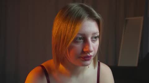 Snapshot of rue_novella chatting on November 28, 2025, 4:26 am Mila online show from November 28, 2025, 4:26 am