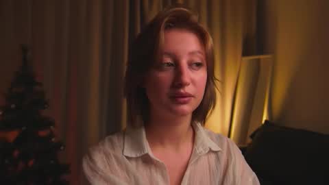 Snapshot of rue_novella chatting on December 3, 2025, 4:09 am Mila online show from December 3, 2025, 4:09 am