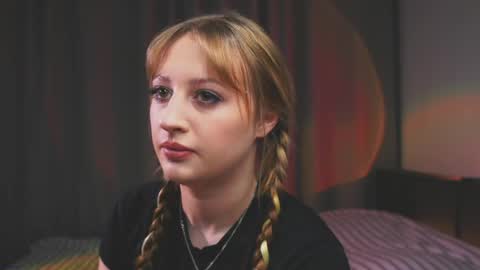 Mila online show from April 3, 2026, 5:00 pm