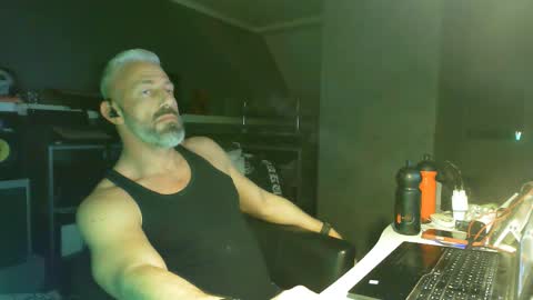 Snapshot of ruffi77 chatting on February 20, 2026, 2:41 am Chico que rico Caliente online show from February 20, 2026, 2:41 am