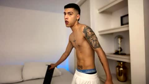  R U S S E L L  online show from November 20, 2025, 10:37 am