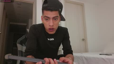  R U S S E L L  online show from December 20, 2025, 12:51 am