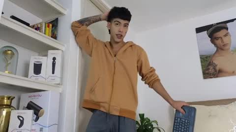  R U S S E L L  online show from March 30, 2026, 11:50 pm