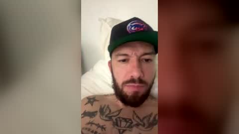 russo_fox online show from June 16, 2026, 4:04 am