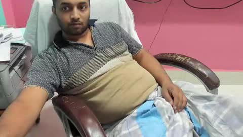 rwb17 online show from November 19, 2025, 9:53 am