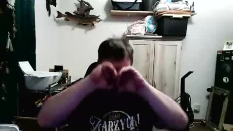 rwzar_1965 online show from April 8, 2026, 2:44 am