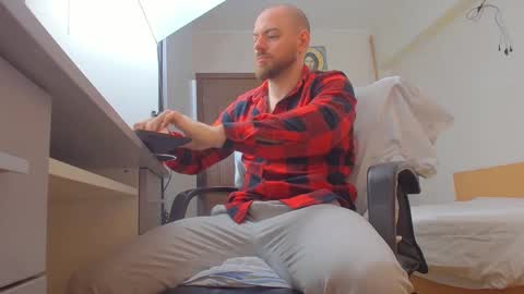 Ryanstone  online show from April 3, 2026, 5:27 am