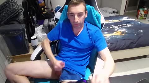 Snapshot of ryukukamifr chatting on February 7, 2025, 7:27 pm Ryuk FR online show from February 7, 2025, 7:27 pm