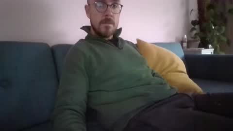 s_i_q online show from October 23, 2025, 8:57 am