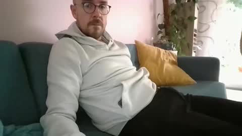 s_i_q online show from November 8, 2025, 11:43 am