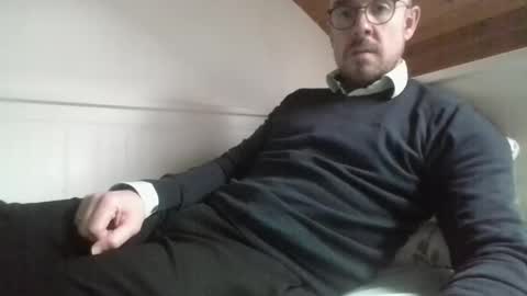 s_i_q online show from November 17, 2025, 1:39 pm