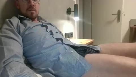 s_i_q online show from November 19, 2025, 4:18 pm