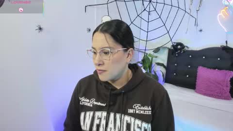 saaya_tay online show from October 28, 2025, 3:10 am