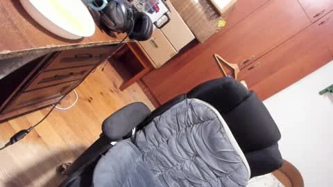 1141323  my Lord Mister Max   moms treasure online show from March 25, 2026, 5:30 pm