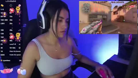 Angie  online show from November 20, 2025, 6:07 pm