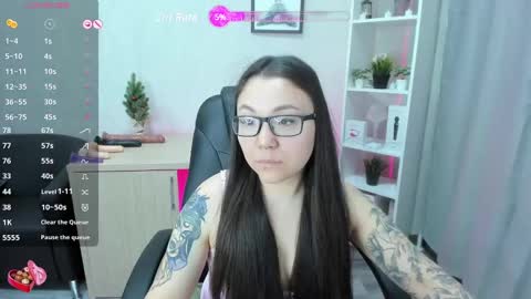 Snapshot of sabrina_sven chatting on December 18, 2024, 9:29 pm GMT7TueWedThuFriSatSun 0100am-0700am online show from December 18, 2024, 9:29 pm