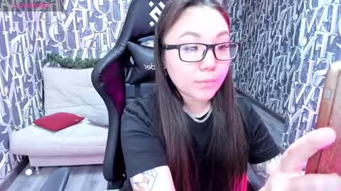Snapshot of sabrina_sven chatting on December 24, 2024, 12:55 am GMT7TueWedThuFriSatSun 0100am-0700am online show from December 24, 2024, 12:55 am