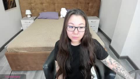 Snapshot of sabrina_sven chatting on March 8, 2025, 12:44 am GMT7TueWedThuFriSatSun 0100am-0700am online show from March 8, 2025, 12:44 am