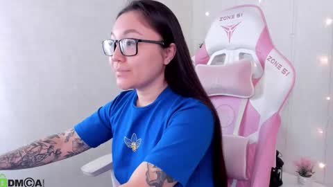 Snapshot of sabrina_sven chatting on February 19, 2026, 12:17 am GMT7TueWedThuFriSatSun 0100am-0700am online show from February 19, 2026, 12:17 am