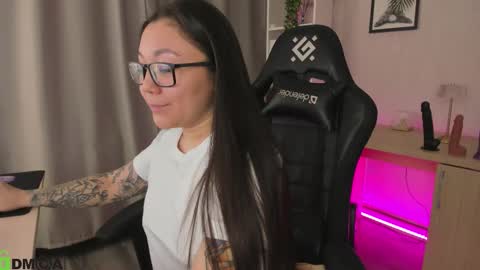 Snapshot of sabrina_sven chatting on February 25, 2026, 12:09 am GMT7TueWedThuFriSatSun 0100am-0700am online show from February 25, 2026, 12:09 am