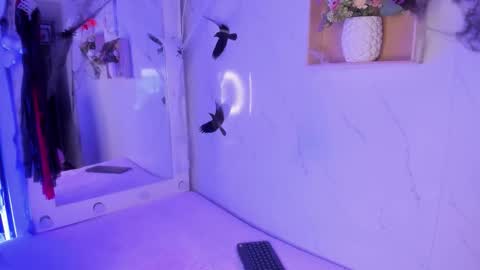 mariana  online show from October 28, 2025, 4:49 am