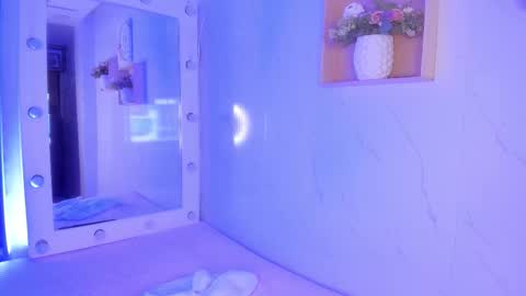 mariana  online show from November 21, 2025, 3:27 am