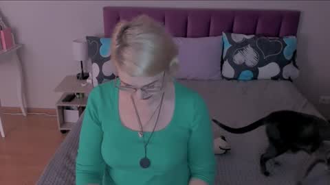 Sabrina MacMarren online show from February 18, 2025, 5:20 am