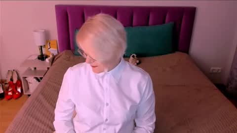 Sabrina MacMarren online show from October 27, 2025, 3:38 pm