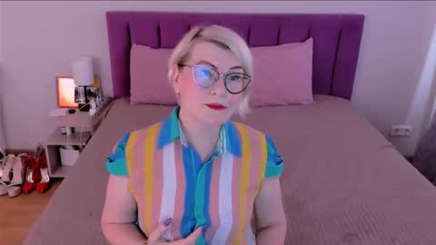 Sabrina MacMarren online show from November 24, 2025, 9:42 am