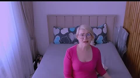 Sabrina MacMarren online show from April 19, 2026, 10:03 am