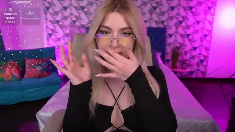 Sabrina online show from May 15, 2026, 7:26 am