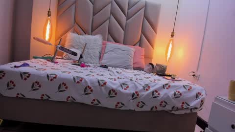 Sabrina Vantress online show from March 30, 2026, 4:46 am