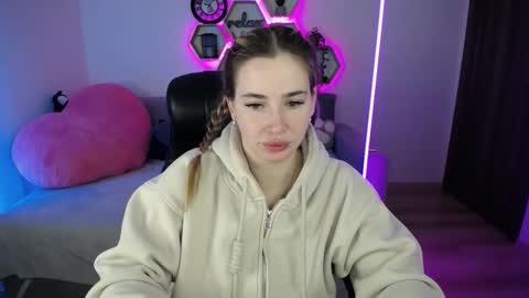 Snapshot of sabrinviolet chatting on February 3, 2026, 9:03 am Sabrina Violet online show from February 3, 2026, 9:03 am